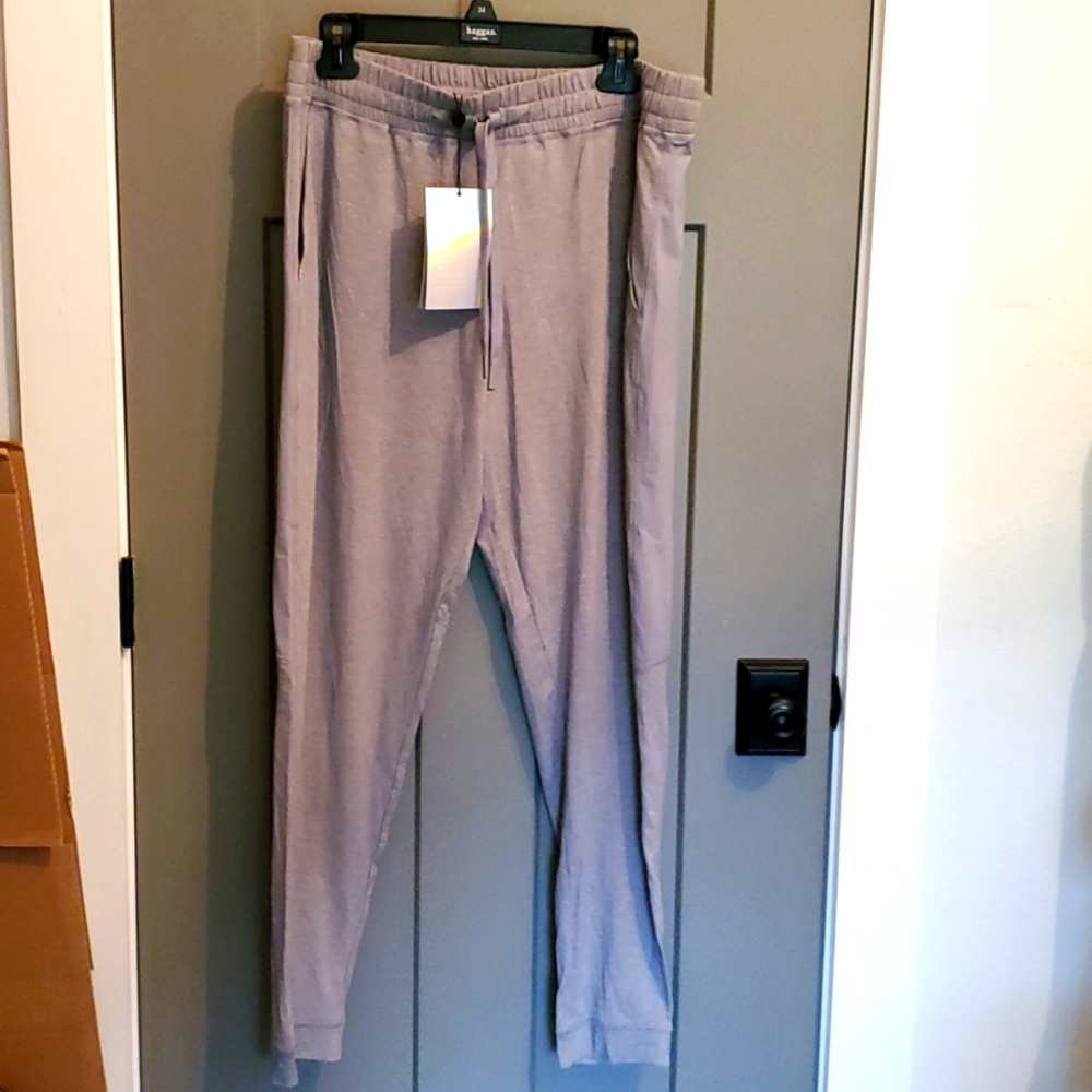 NEW Under Armour brand ladies lounge sz L - NEW WITH TAGS ATTACHED